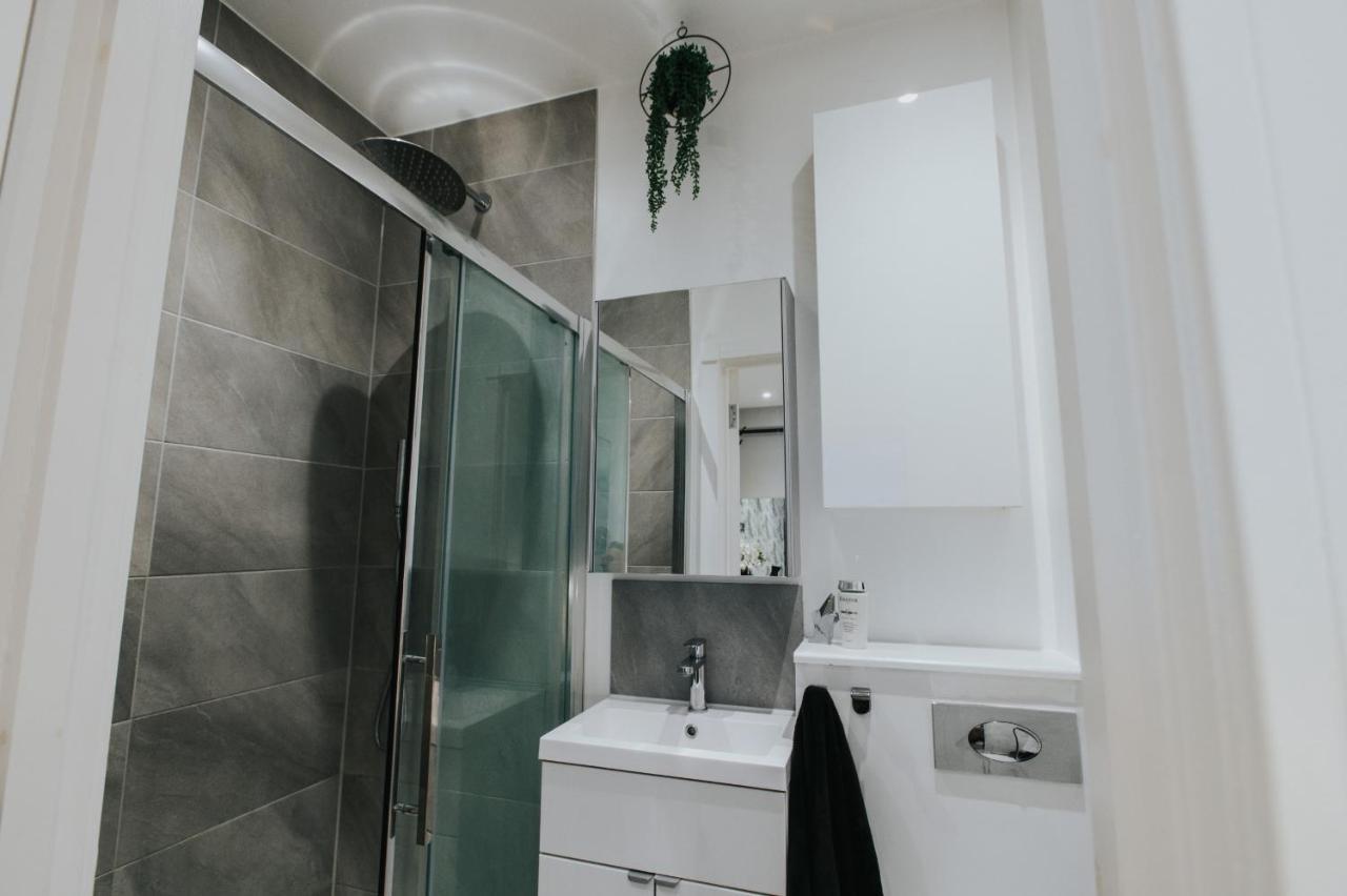 Circa17- Entire Apt, Free Parking, Gym, City Central & Free Netflix Bracknell Exterior foto